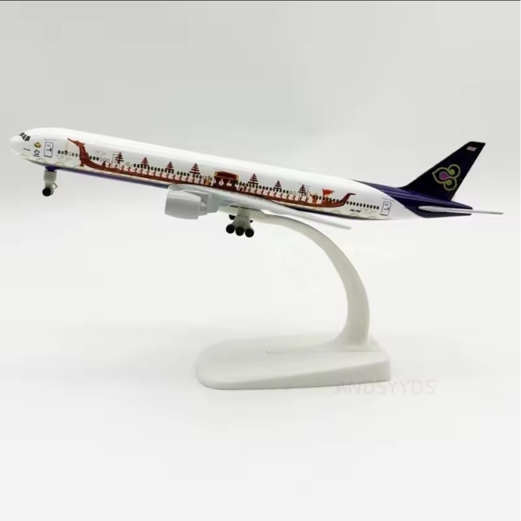 Miniatur Pesawat B777-300 Panjang 20 cm Bahan Metal