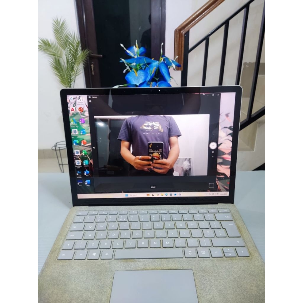 Microsoft Surface Pro 7 Core i5 Ram 8/256gb Ssd Aplikasi Lengkap Siap Pakai
