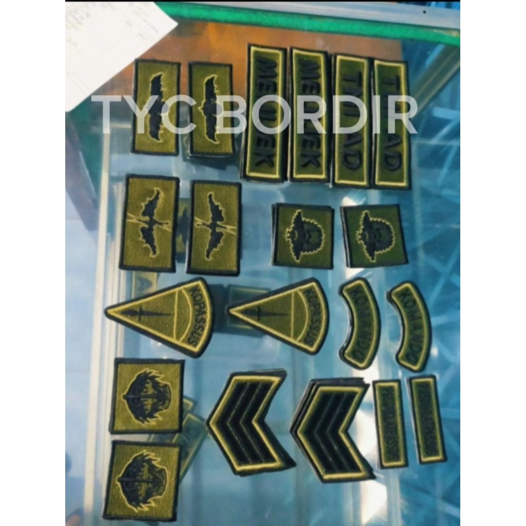 1 set atribut PDL TNI green sage,papan nama, TNI AD, wings, brivet, pangkat dll sudah pake pengeras