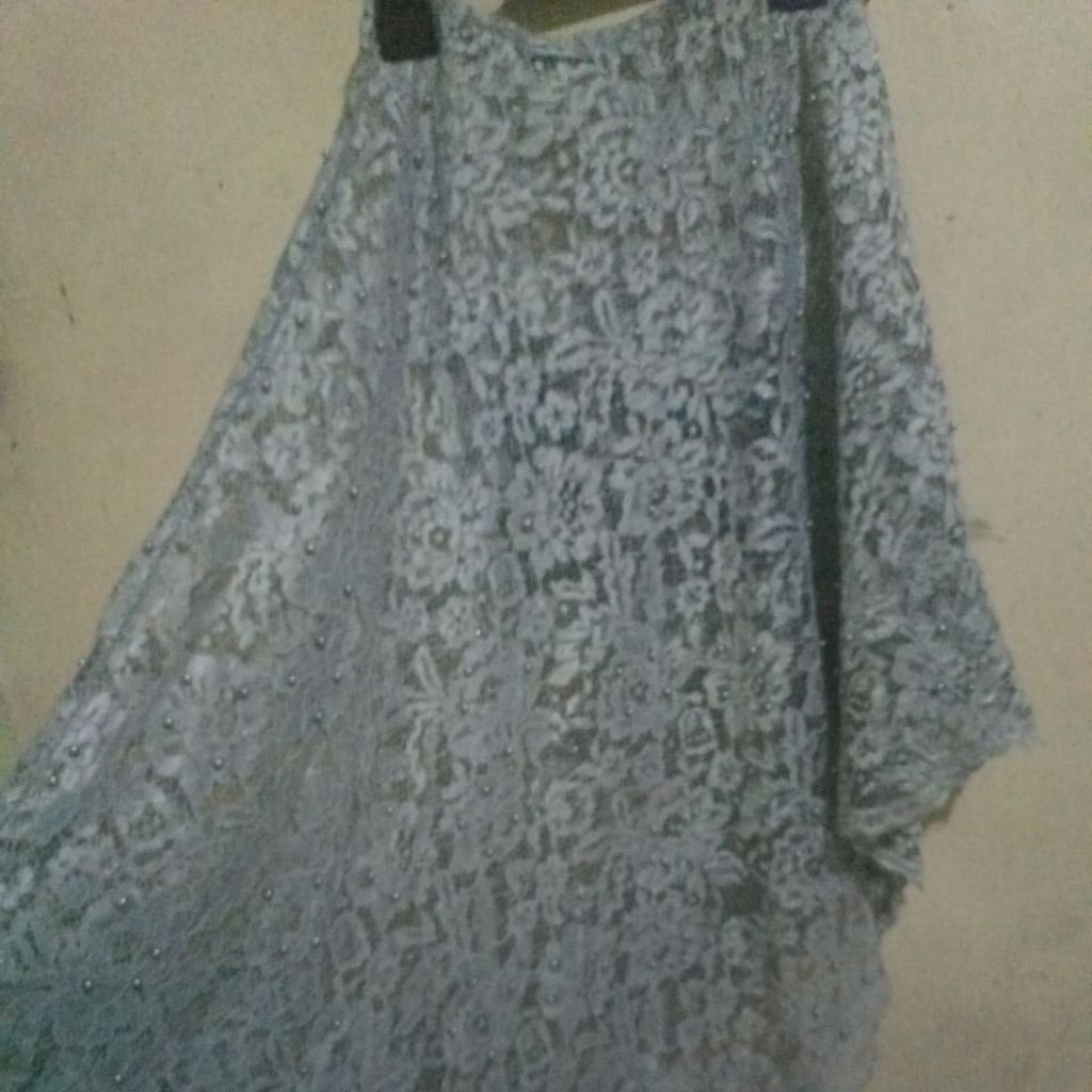 Cape brokat mutiara silver