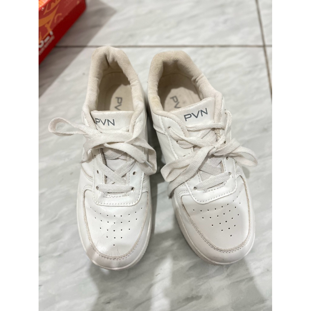 preloved sneaker pvn