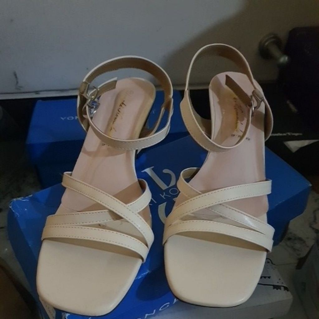 Sepatu Heels Yongki Komaladi