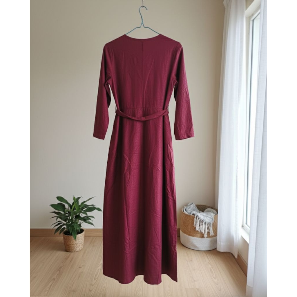 Gamis/Long Dress Panjang Elegan Motif Emboss Merah Maroon