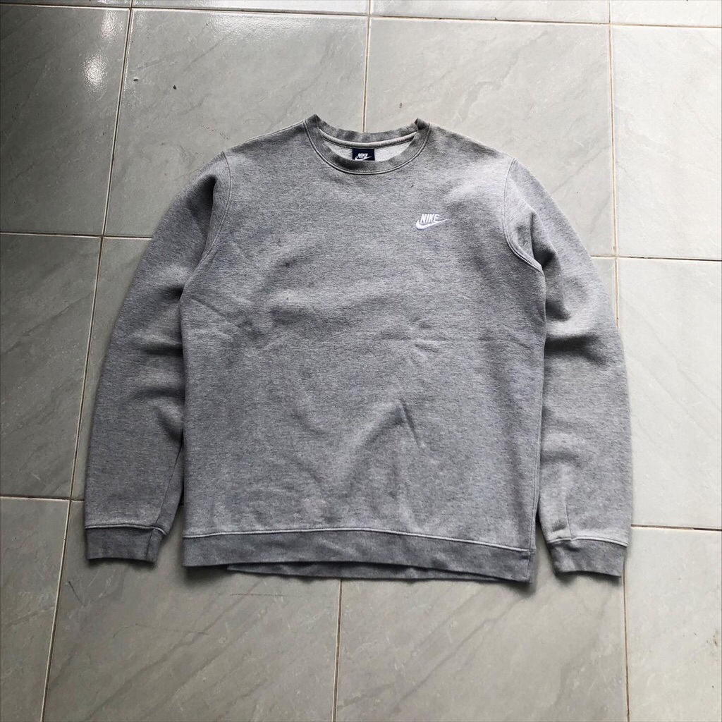 NIKE SWOOSH SMALL LOGO CREWNECK GREY