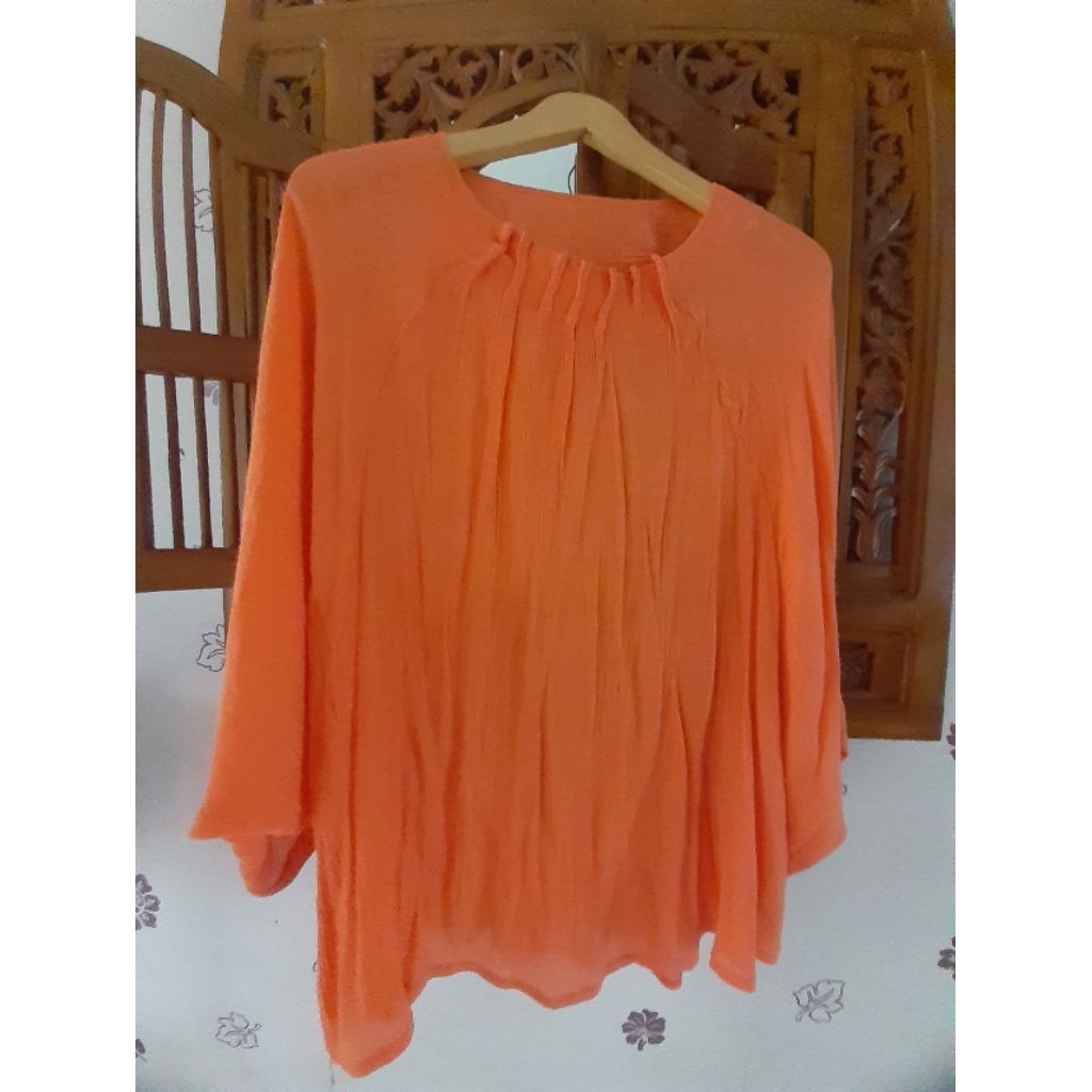Baju Atasan  Wanita  Preloved Second Branded ( LD 120 P 70)