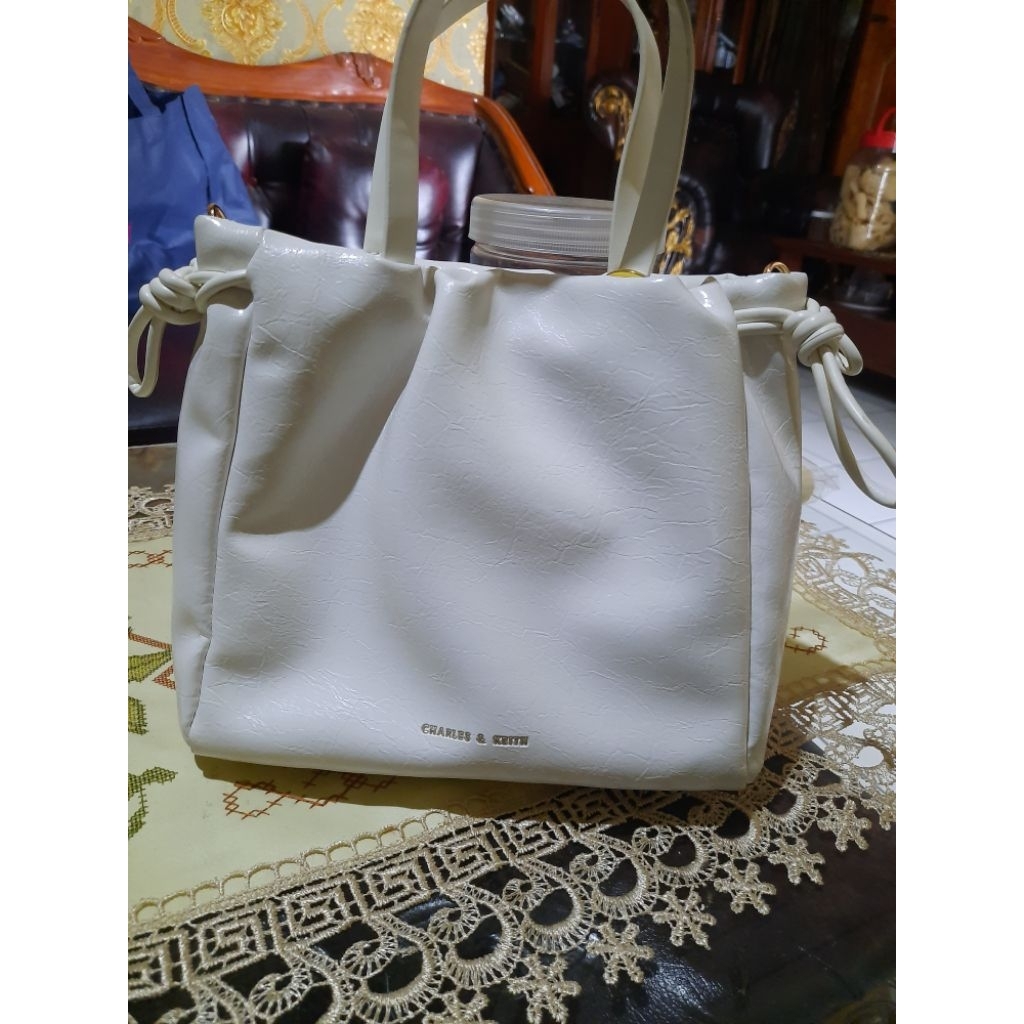 TAS CK SERUT (CHARL*S AND KE*TH)