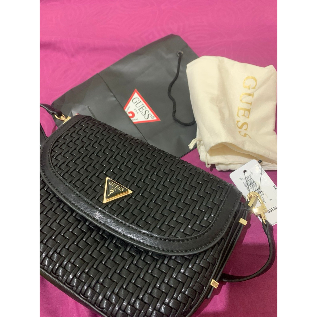 tas wanita merk guess warna hitam