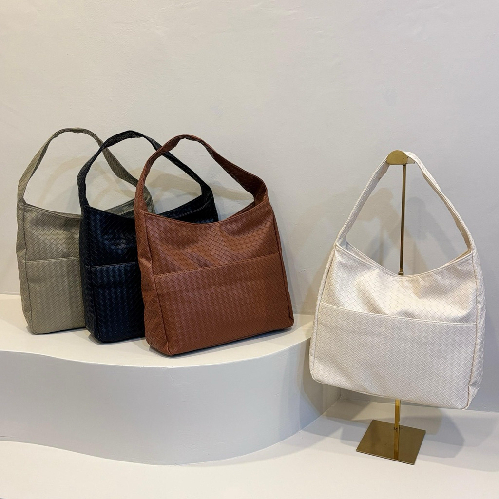 Vignette Handbag & Shoulderbag- Elegant & Spacious