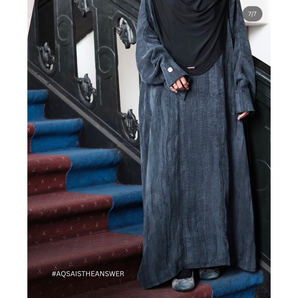 The Answer Navy Aqsamodestwear baru (NWT: new with tag)