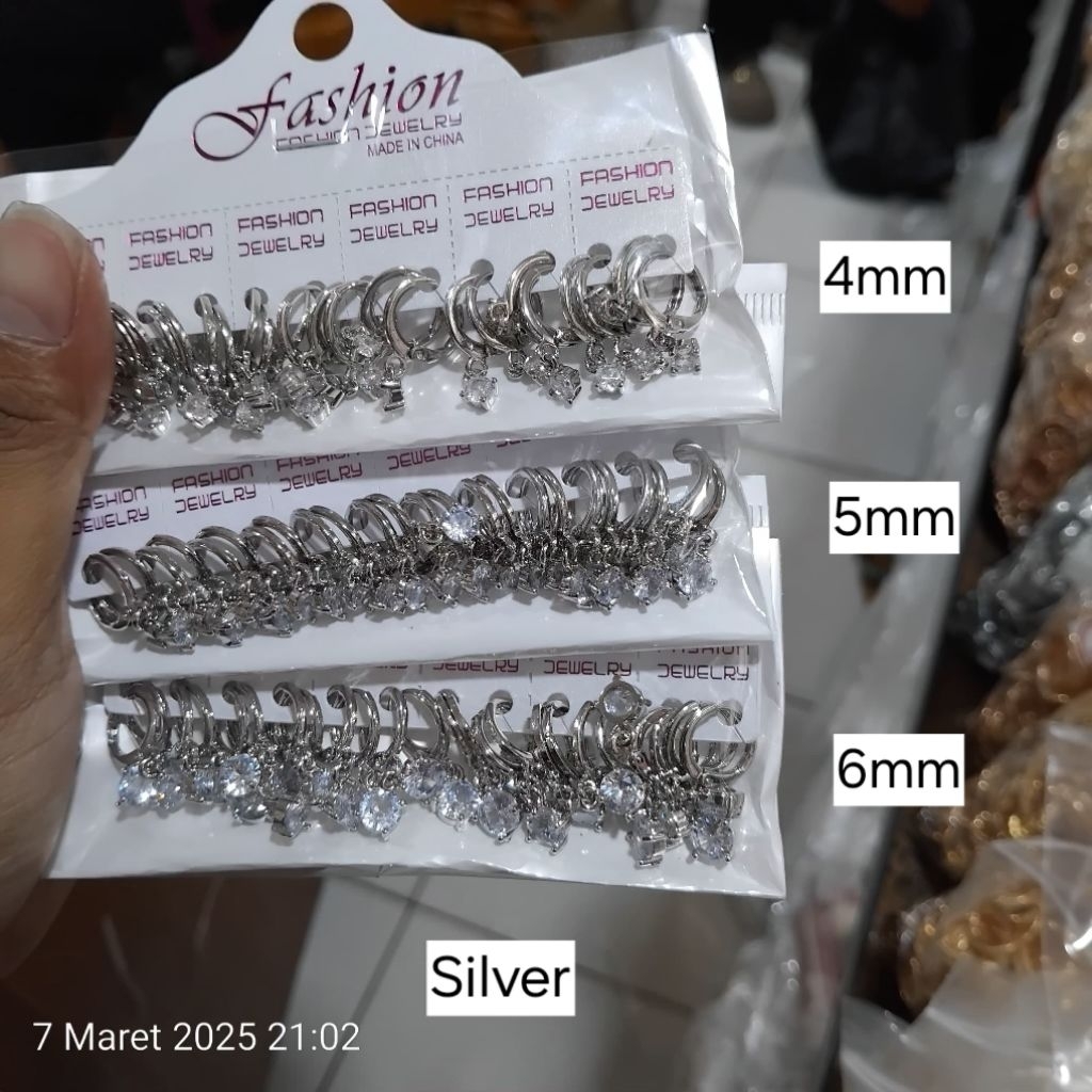 Anting wanita dewasa grosir 12 pasang, anting silver, ukuran 4mm-6mm.