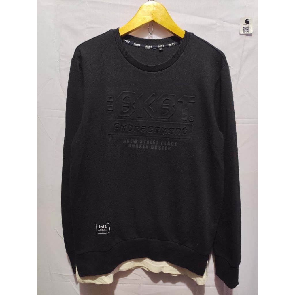 BKBT EMBOS CREWNECK