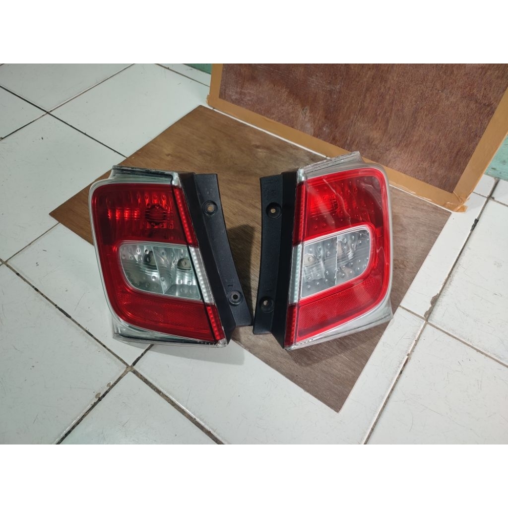 stoplamp lampu belakang Honda freed 2015