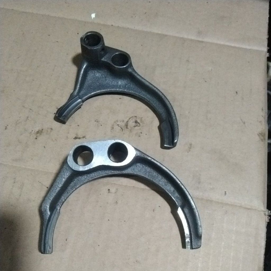 GARPU TRANSMISI PERSENELING MITSUBISHI L300 SOLAR