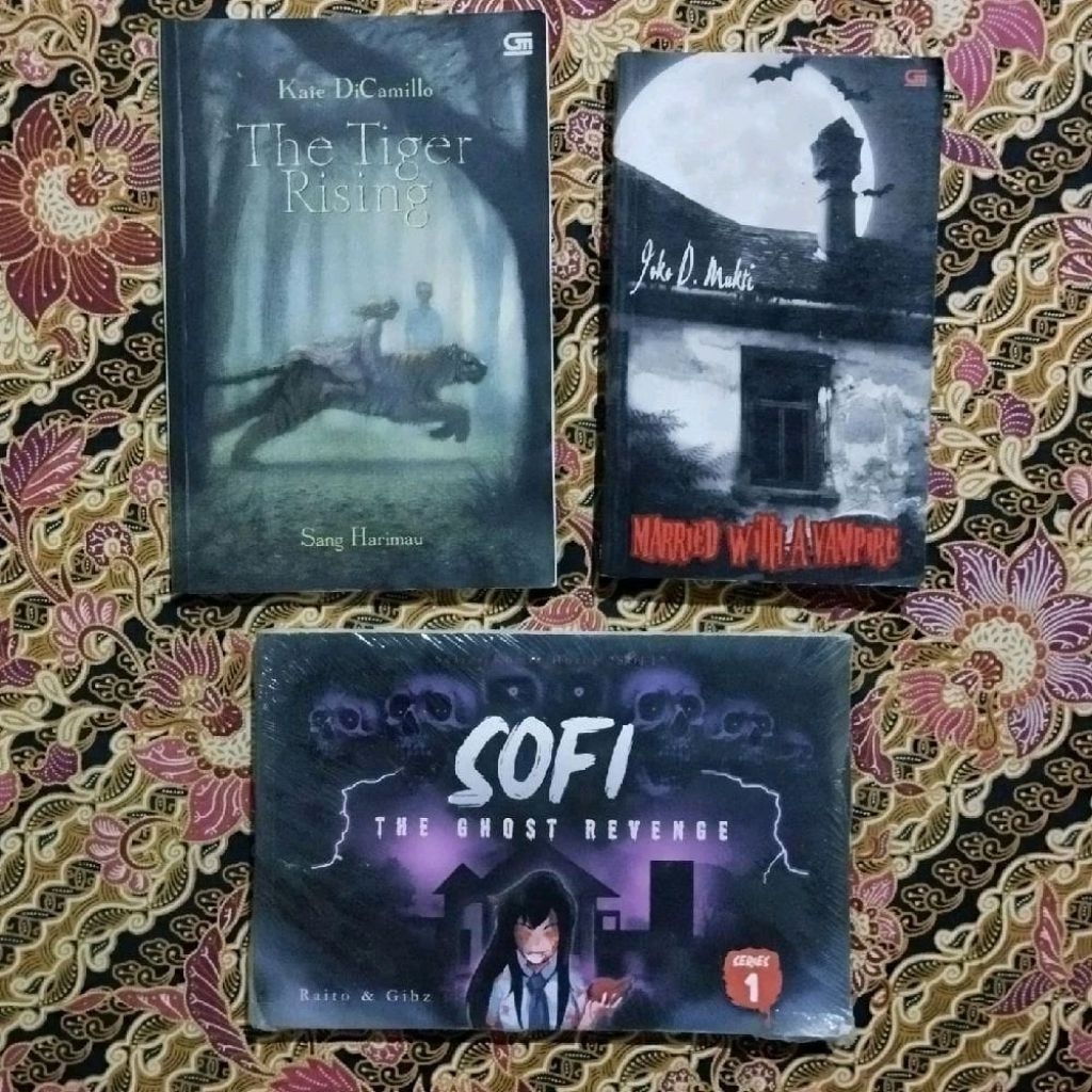 Varian Buku Novel/Komik Misteri; Sherlock Holmes Misteri di Wisma Wisteria, Misteri Kacamata Berbing