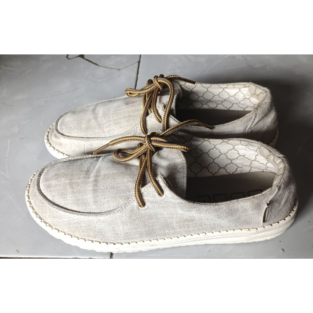 Sepatu Hey Dude size 41