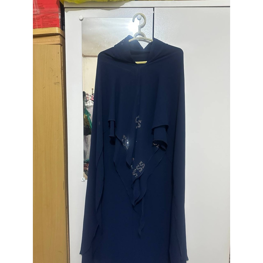 Jilbab Syari Navy Panjang Cantik