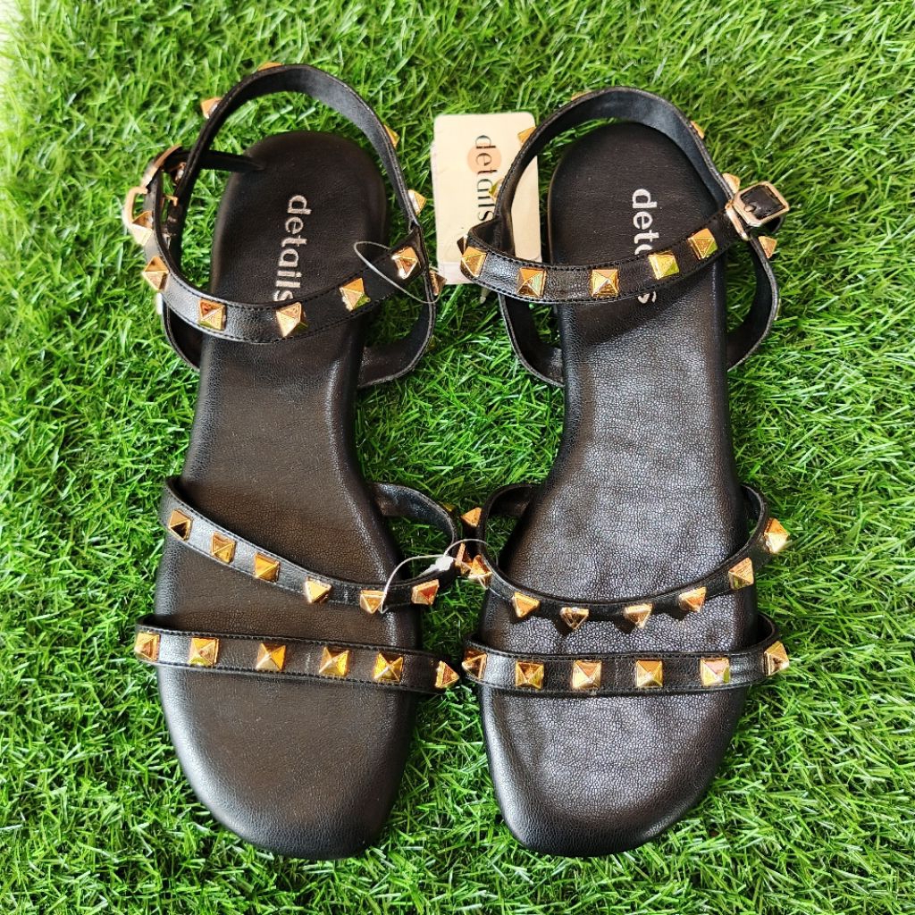 Sandal Wanita Details Hitam Model Tali Motif Duri Emas Ukuran 39 Fashion Tanpa Dus