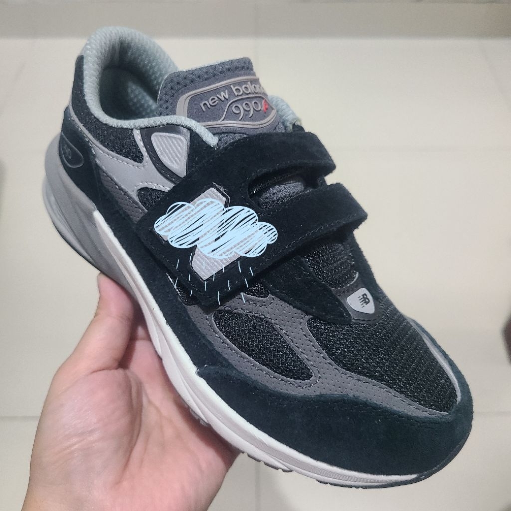 Sepatu running New Balance 990 V6 Kids size 35