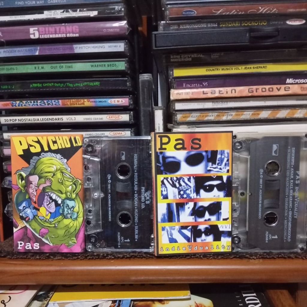 kaset pita paketan pas band psycho id indieVduality