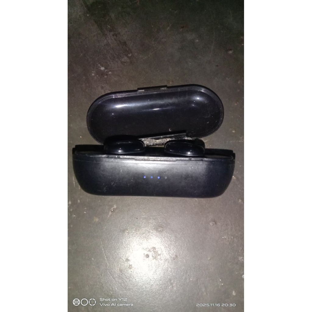 Hedset ,hendset blutut JBL bekas