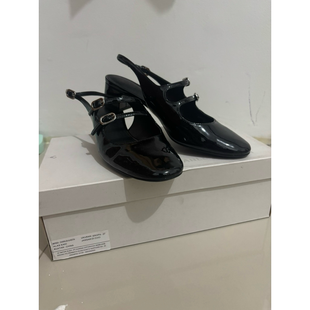Sepatu Charles&Keith