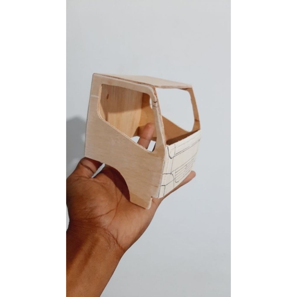 Kabin Miniatur Truk Mentahan Skala 14