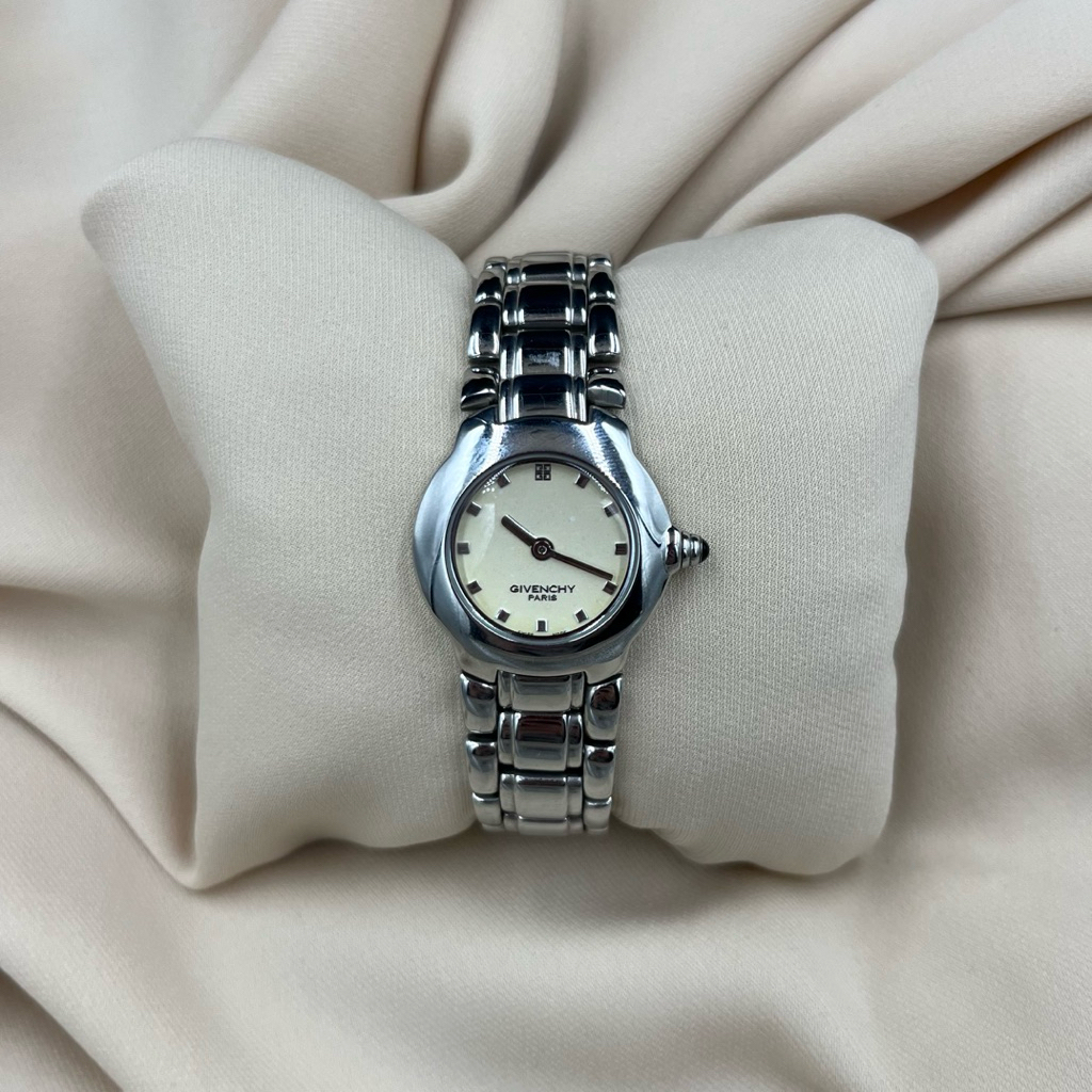Jam Tangan Givenchy Wanita