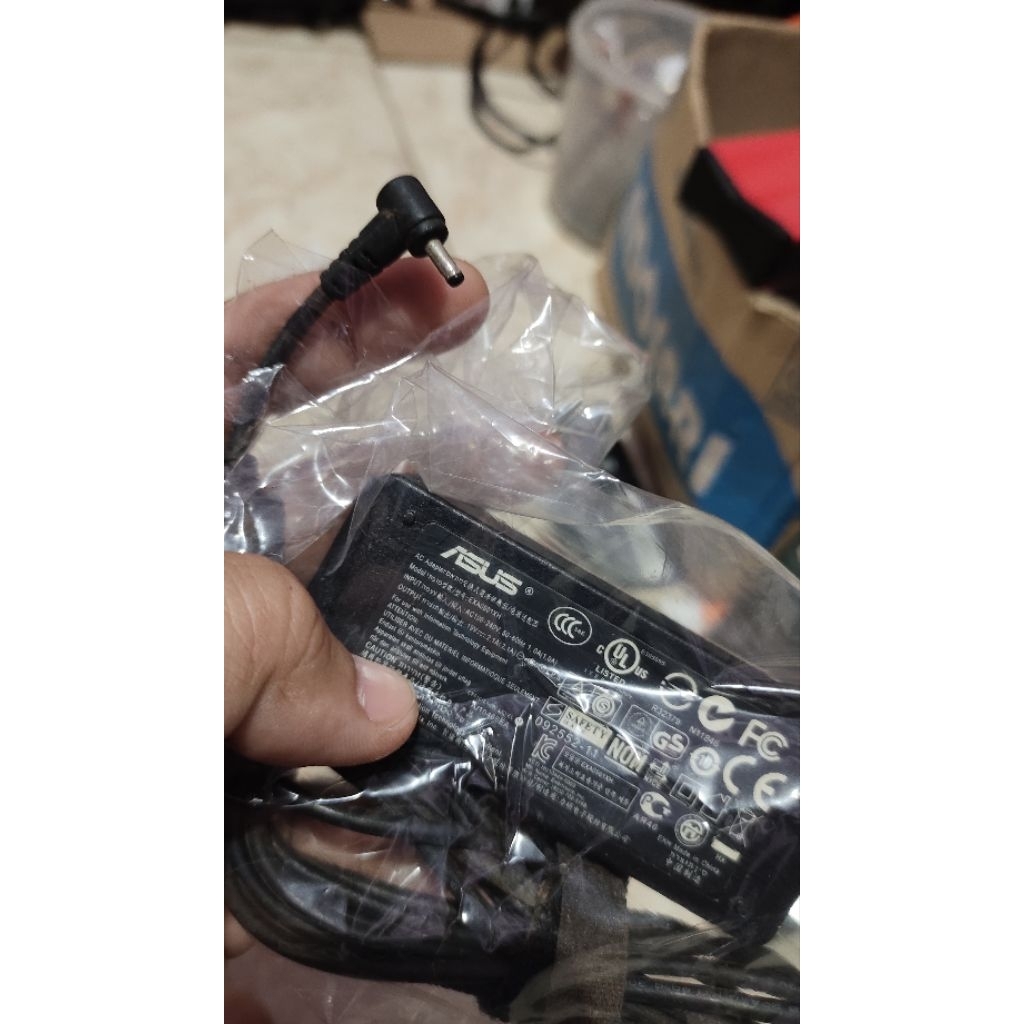 charger original asus notebook kecil bekas