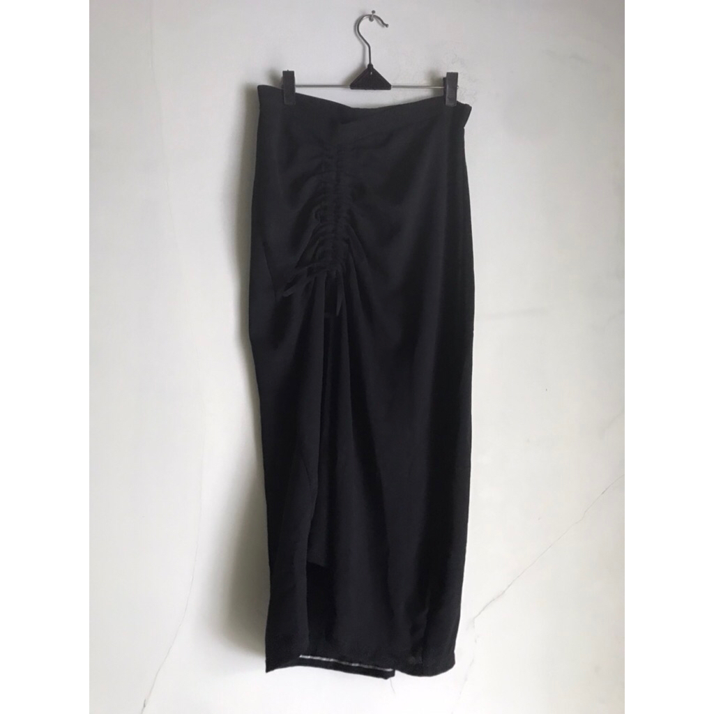 ROK SERUT WARNA HITAM