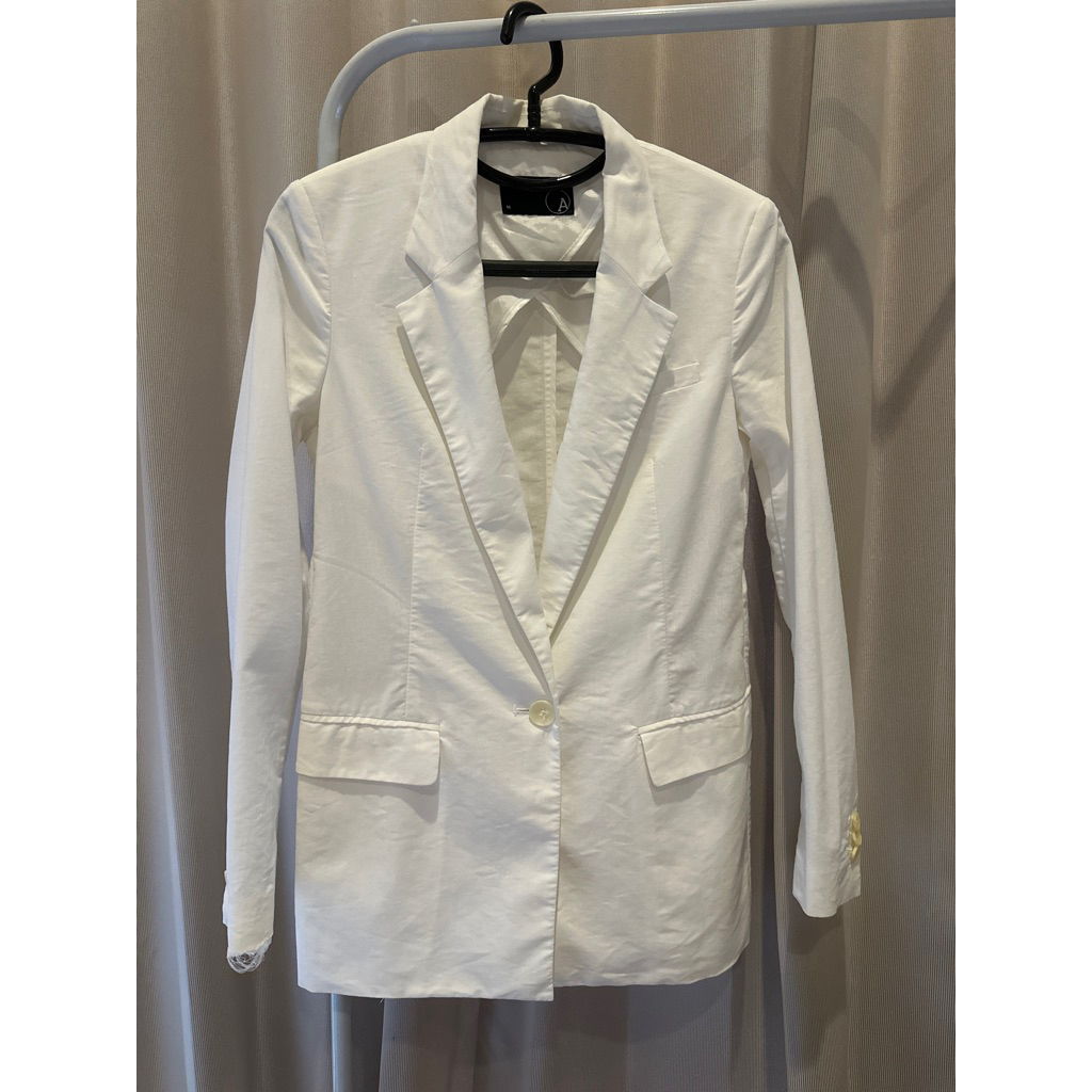 Preloved blazer warna putih wanita murah