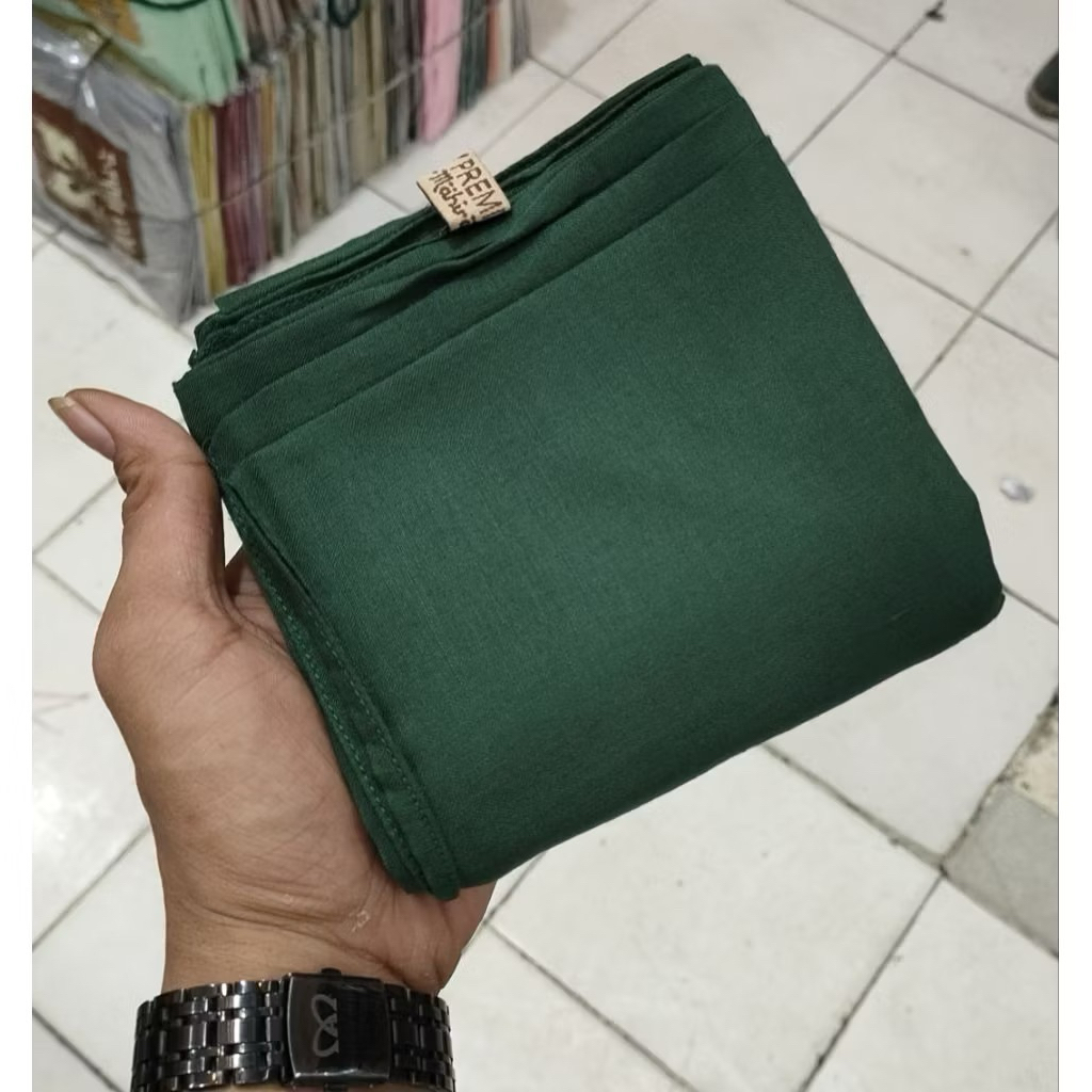 Hijab Segiempat Paris Premium hijau botol Hijab Segiempat Paris Premium green botle segiempat hijau 