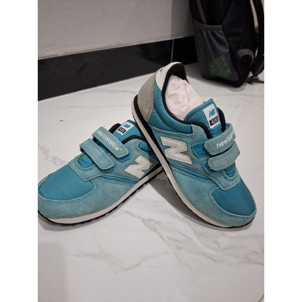 Sepatu Preloved New Balance 420 Size 35