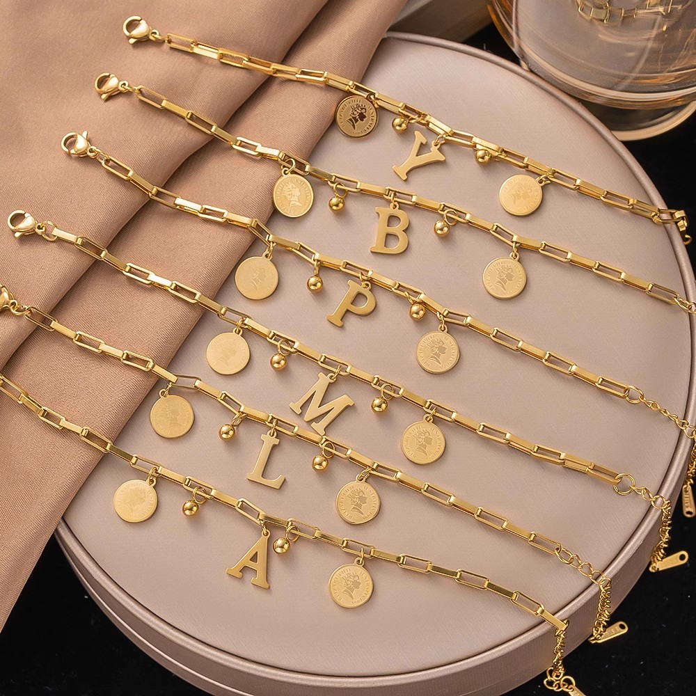 Gelang Inisial Huruf Titanium Pria Wanita Aksesori Fashion Rantai Anti Karat Couple Hadiah Ulang Tah