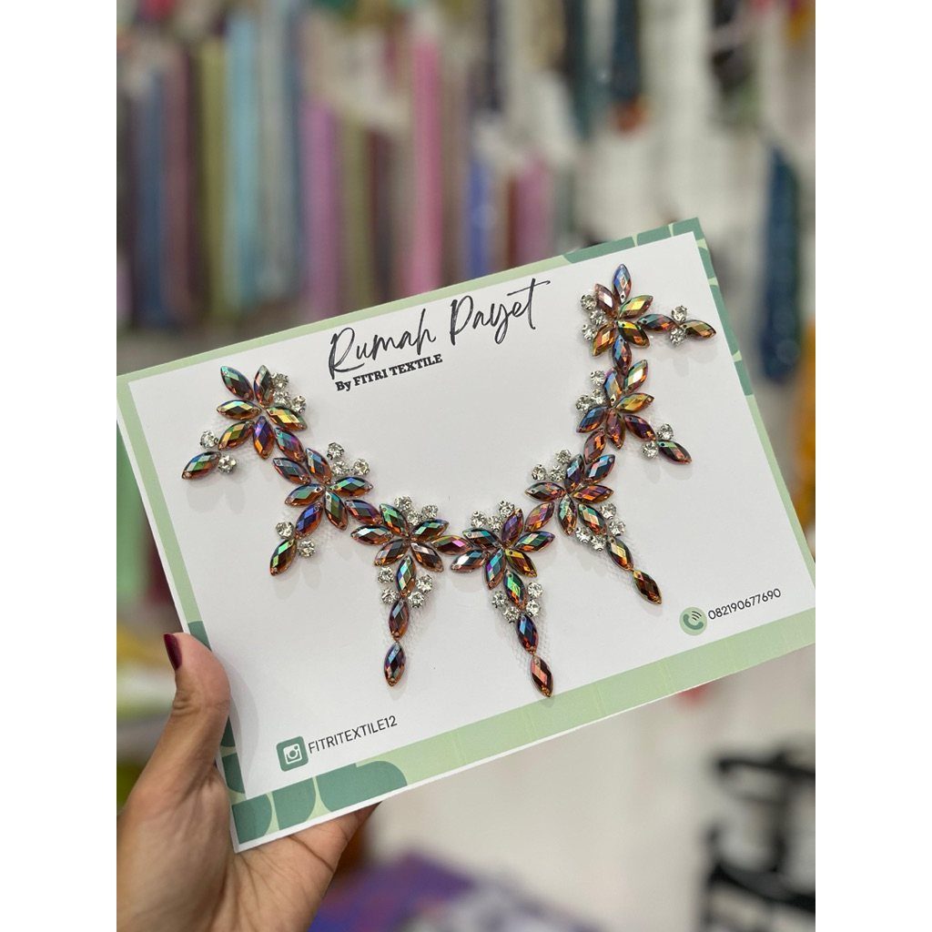 Payet rangkai leher baju kebaya