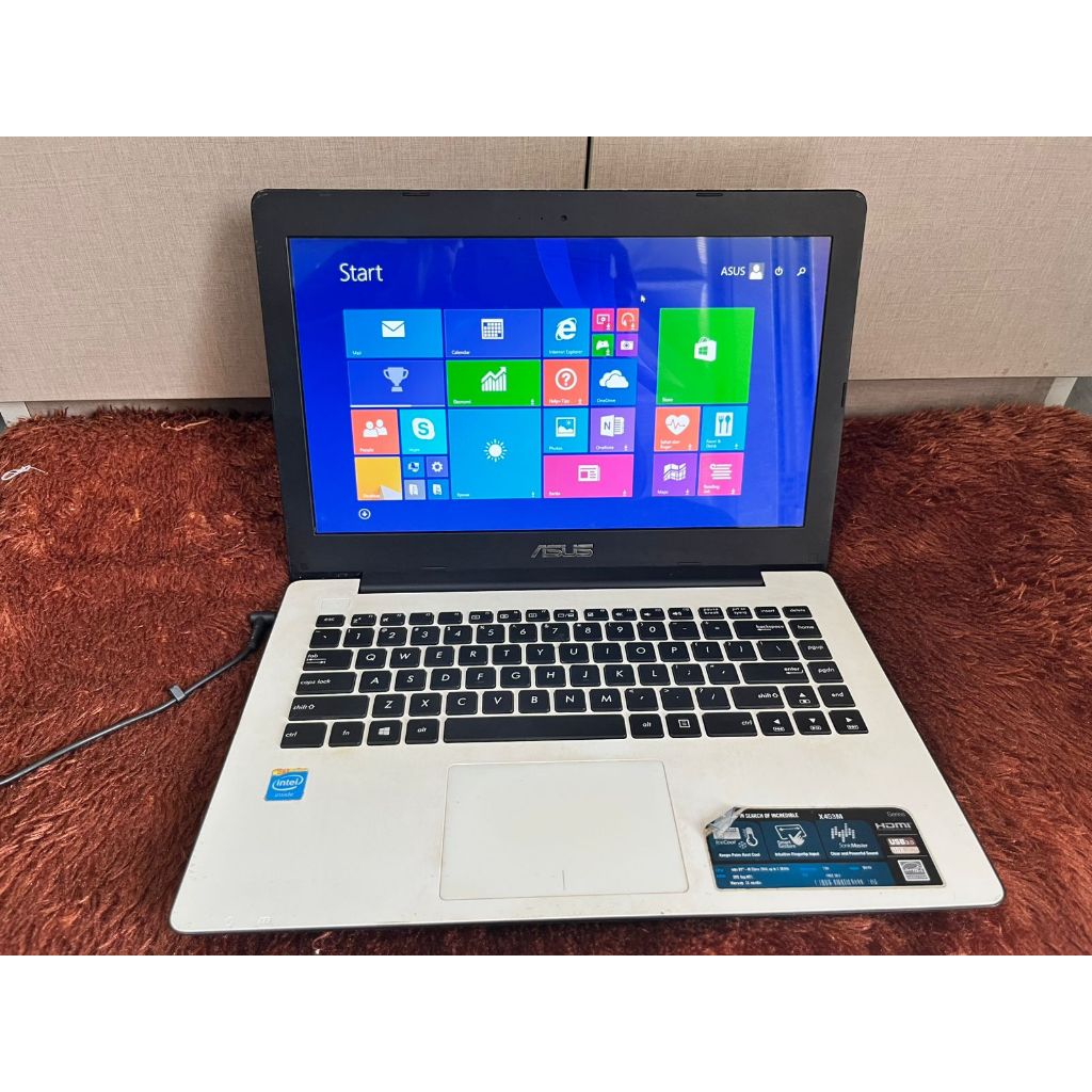 Laptop asus x453m putih  Uk 14inch Windows 8.1 pro 64bit(bisa request windows) 2gb ram 500gb hdd Int