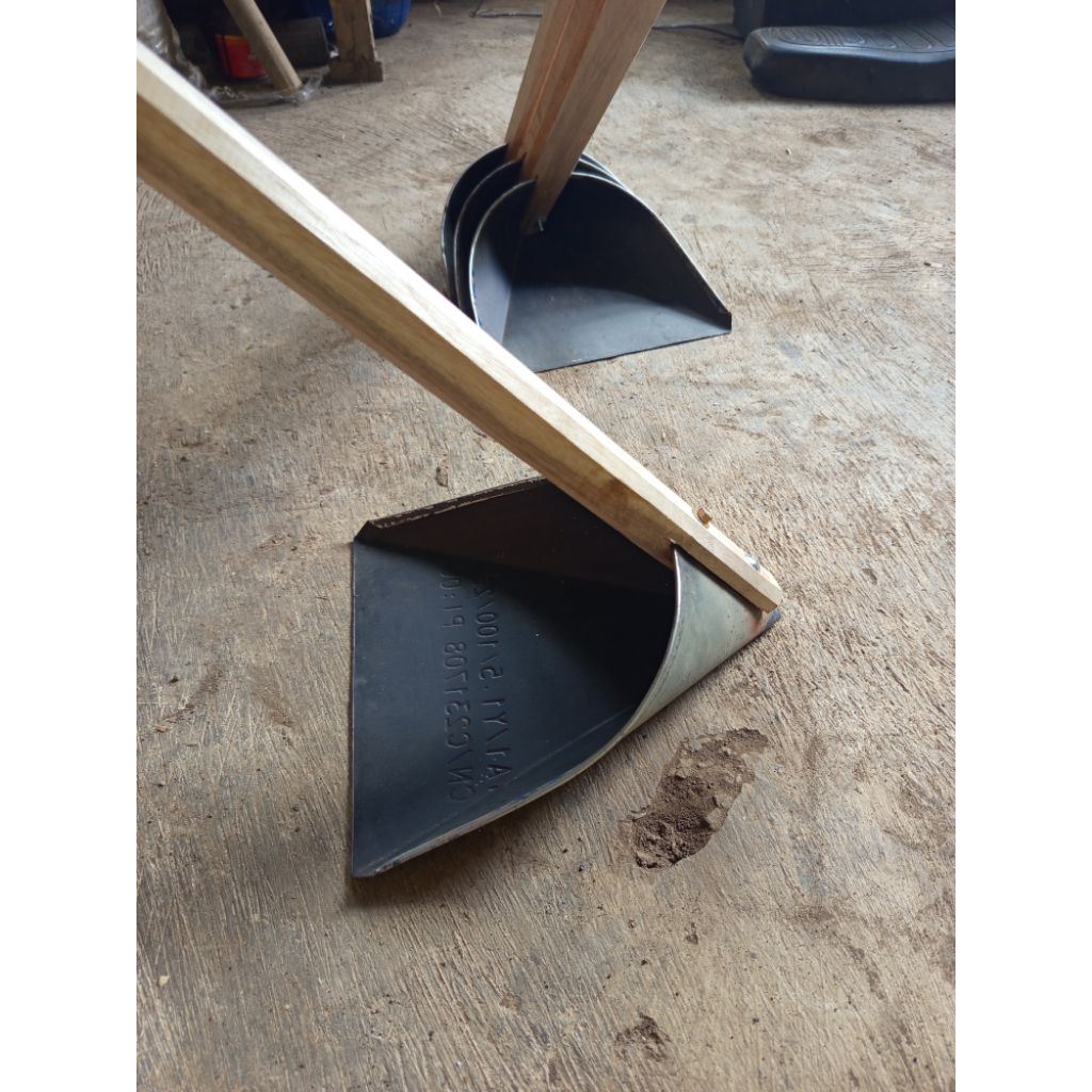 Cadong Contong Gagang Kayu/ Cikrak Pasir/ Garuk Pasir/ Alat Proyek Tukang/ Alat Kebun