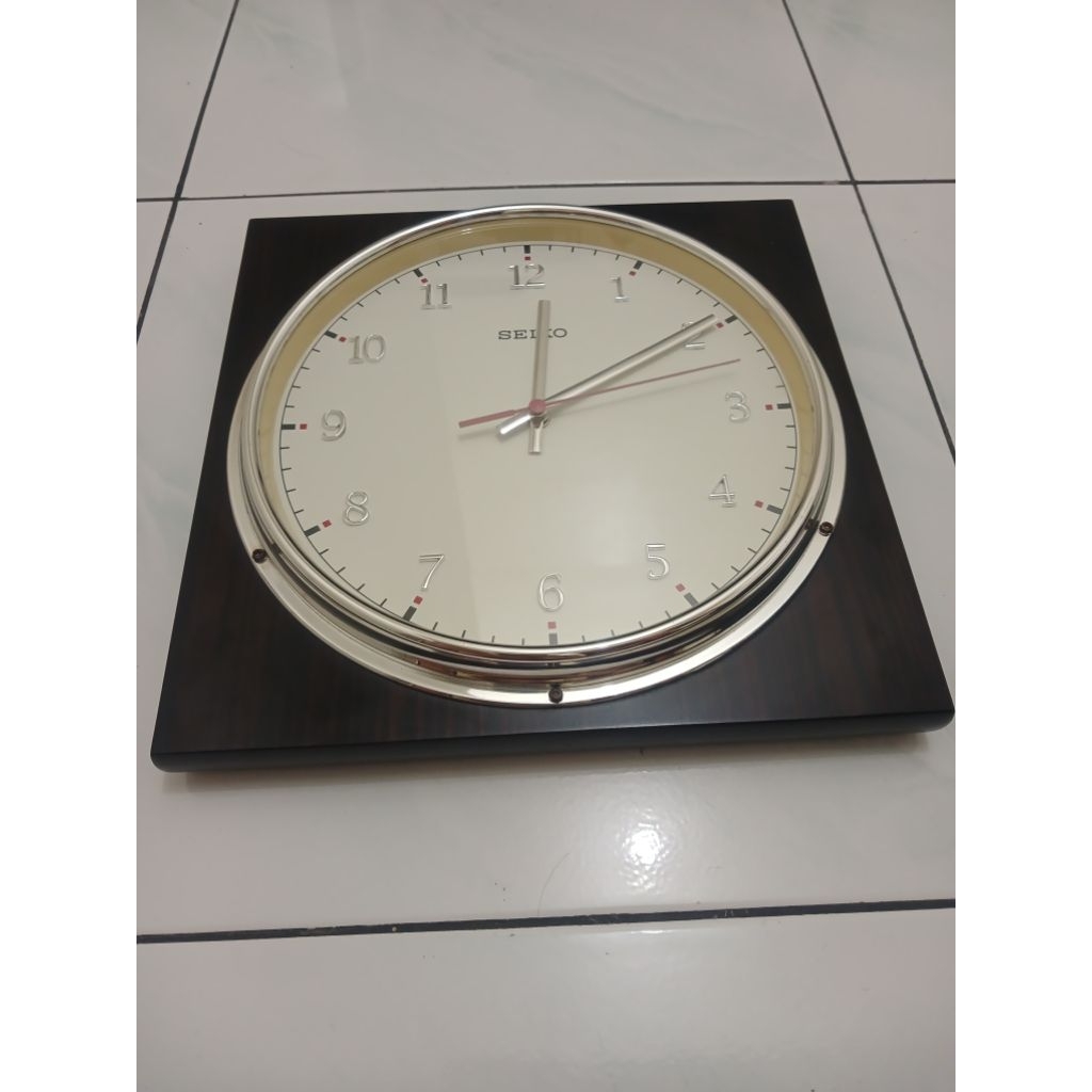 jam dinding SEIKO base kayu