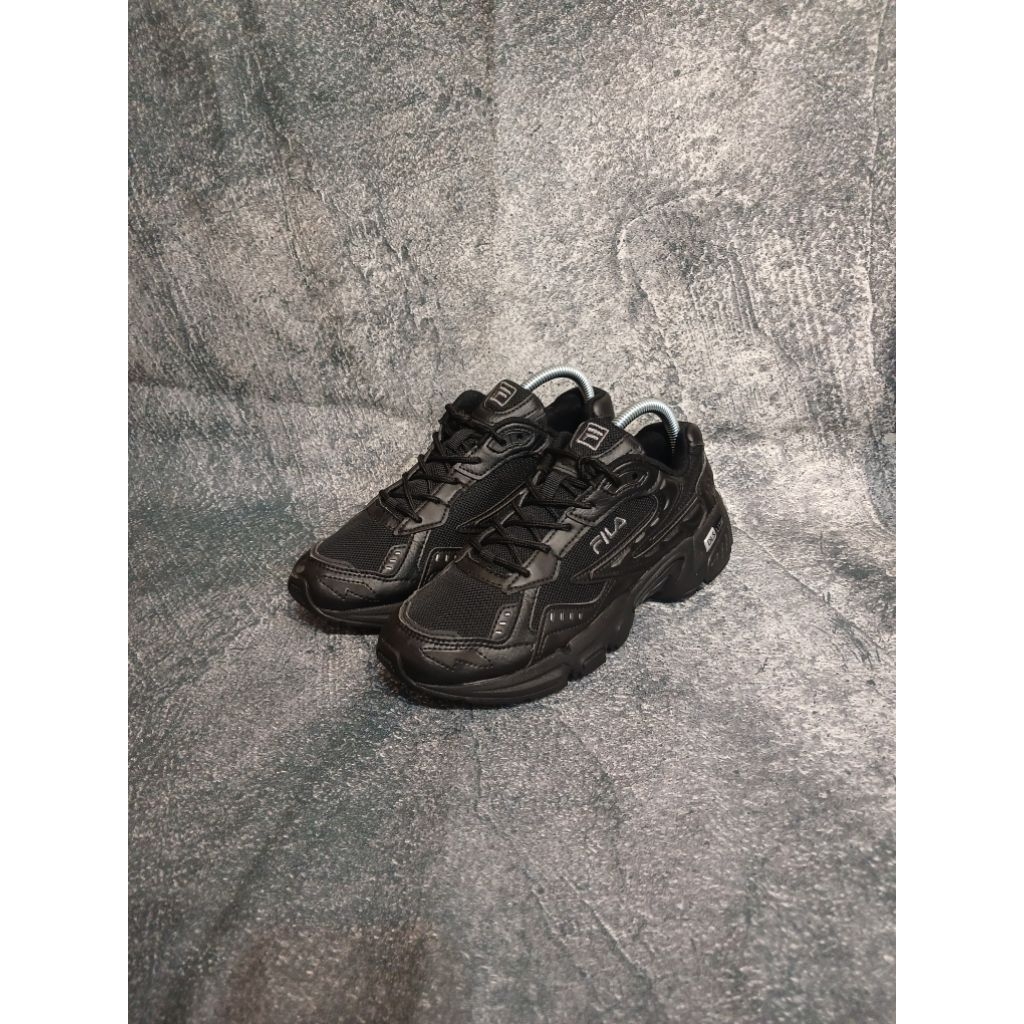 SEPATU SPORT FILA BLACK