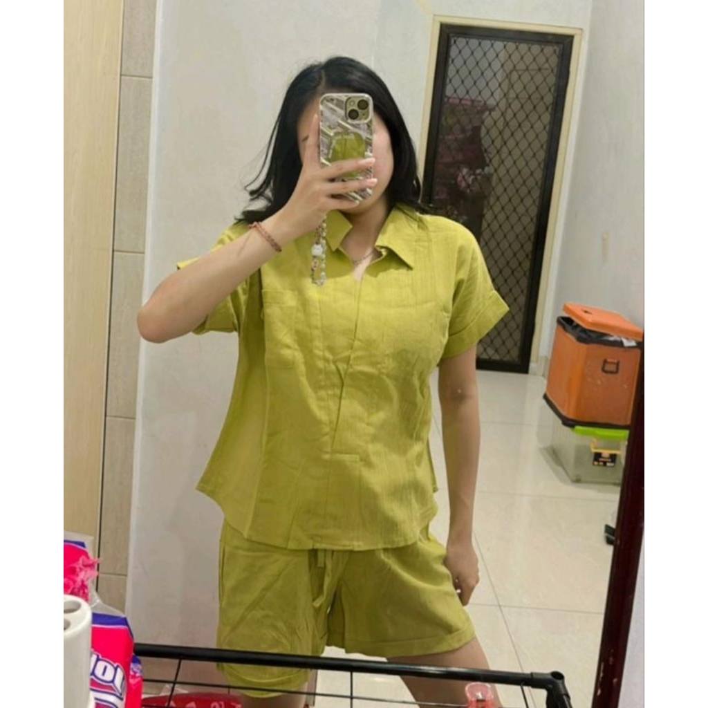 Baju Pakaian Perempuan / Wanita Warna Lime, Atasan muat LD 100 - 105, bawahan free size