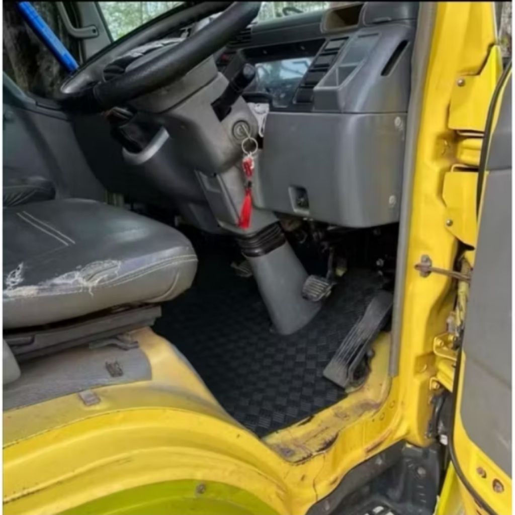 karpet truck Hino Dustro