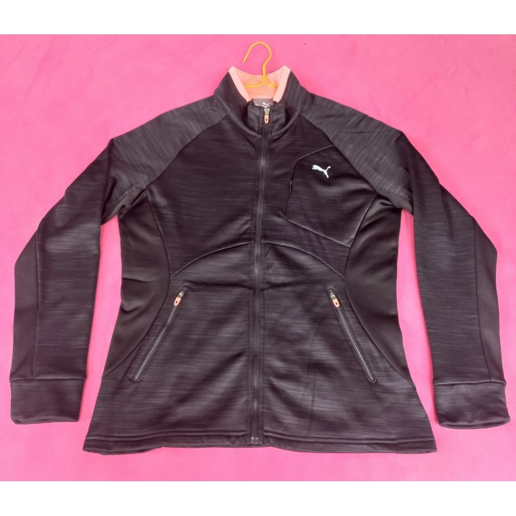 Jaket olahraga wanita PUMA.