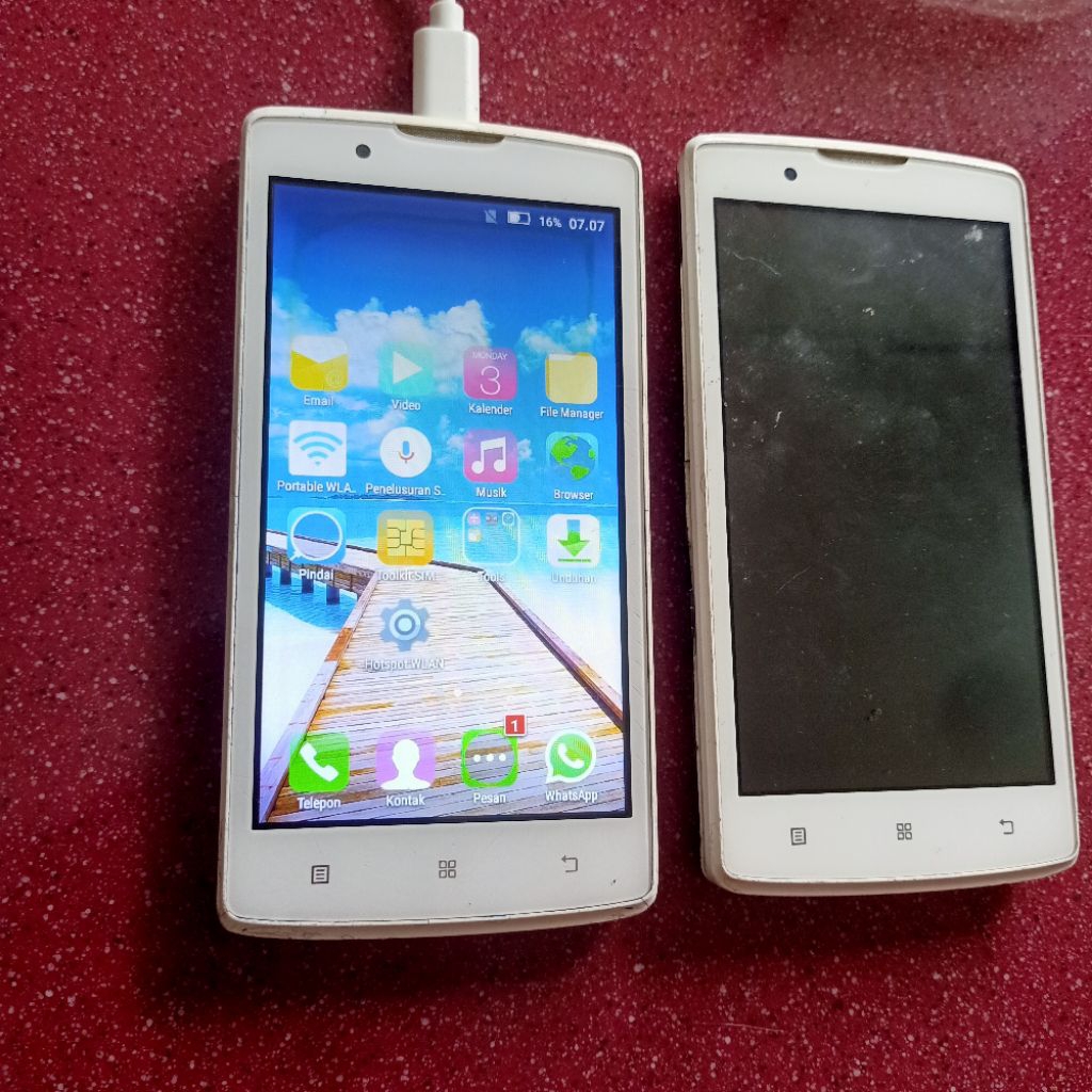 unit hp Lenovo A2010-a normal minus tombol luar ilang lcd noda kuning tapi normal bonus 1 hp mati to