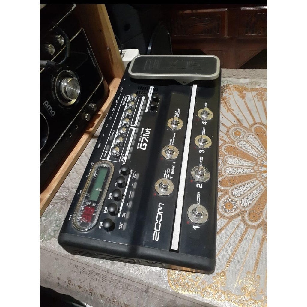 Efek Gitar ZOOM G7 like new adaptor original