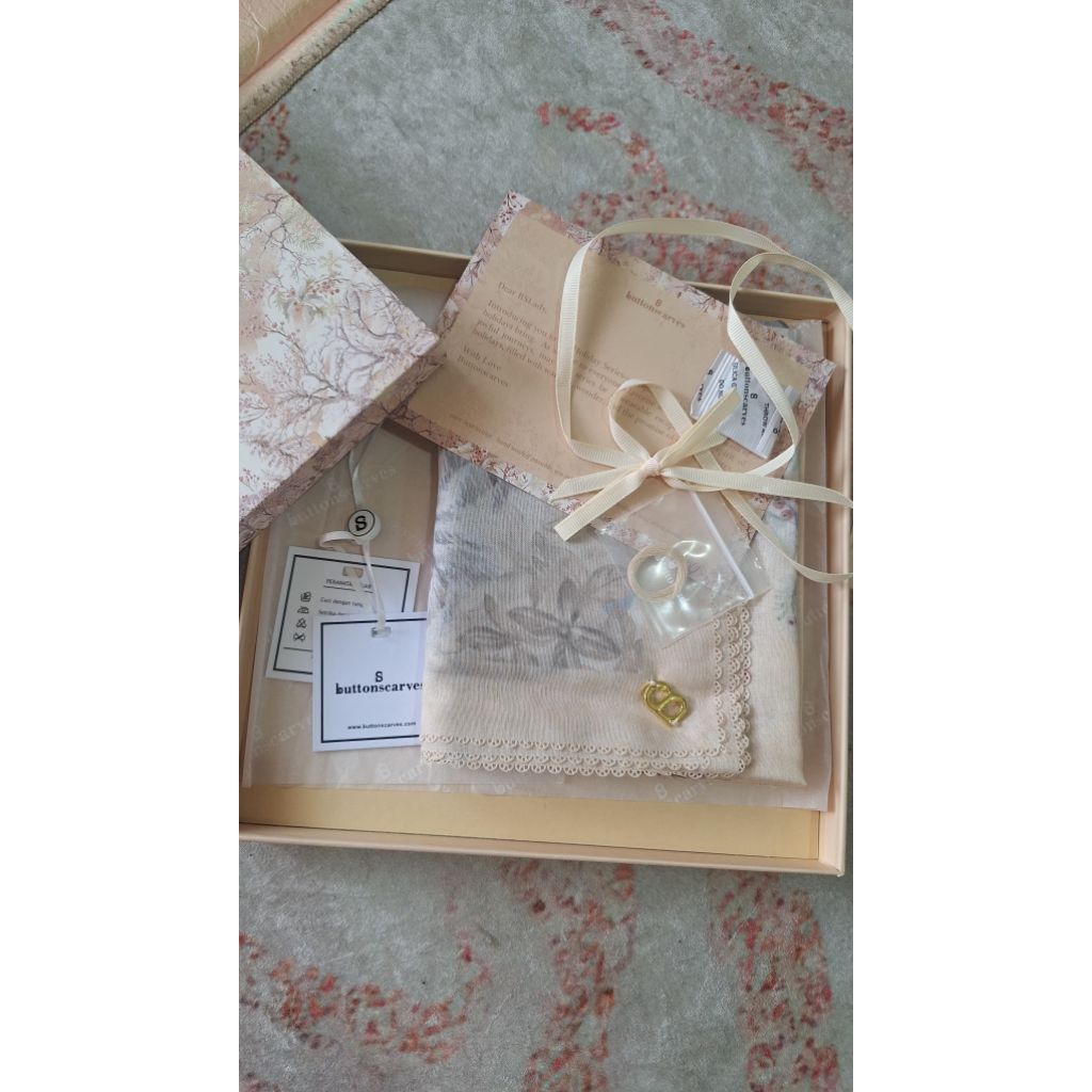 ButtonscarvesHolidaySeries