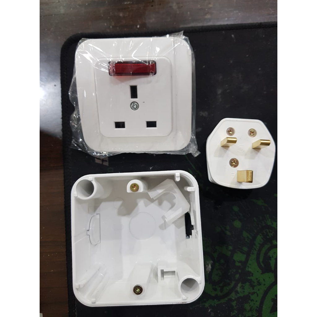 Steker Colokan AC Kaki 3 BROCO Satu set