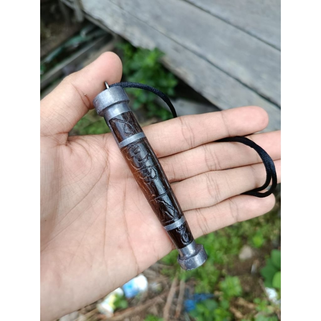 kalung kayu ulin ukir