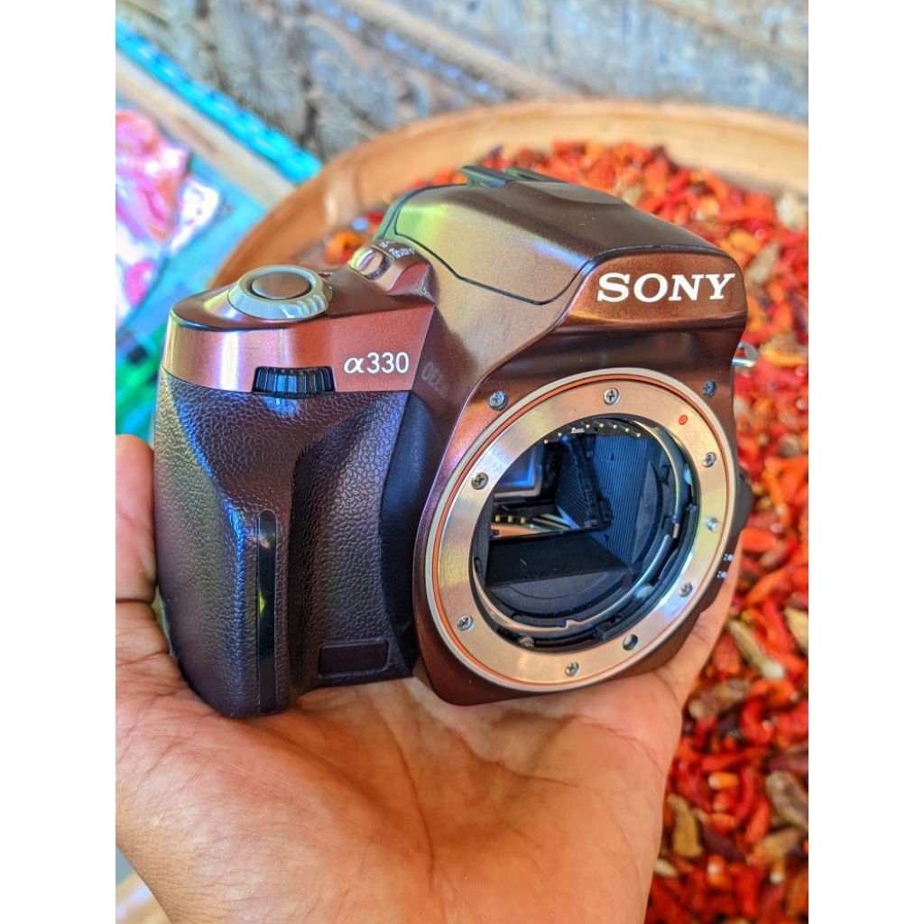 kamera DSLR Sony a330 tanpa lensa sesuai foto (baca deskripsi)