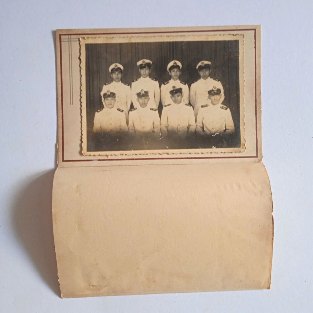 Antik Vintage Real Foto Studio Hitam Putih Tentara Angkatan Laut Tua Utuh Layak Koleksi