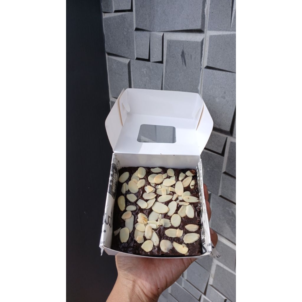 10x10 FUDGY BROWNIES