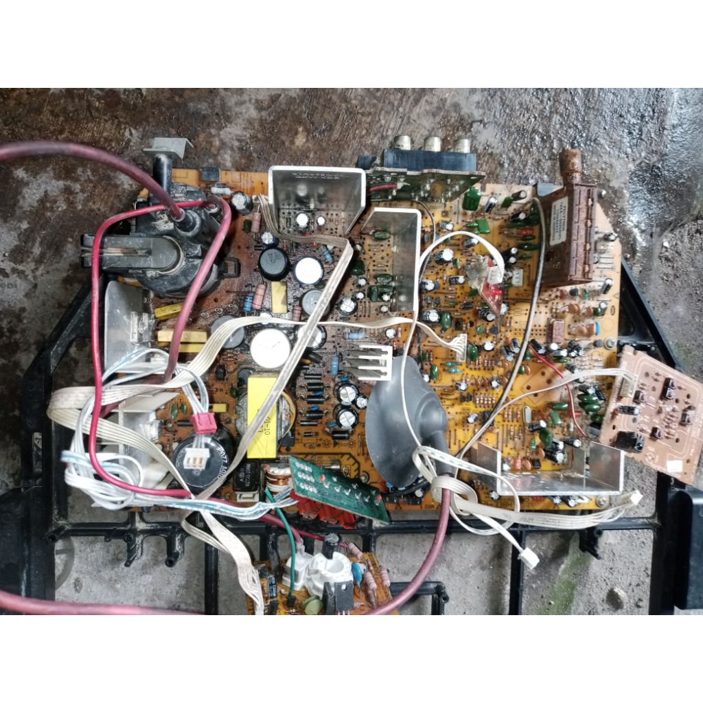mesin tv Polytron 29inc bekas mati blm cek utuh